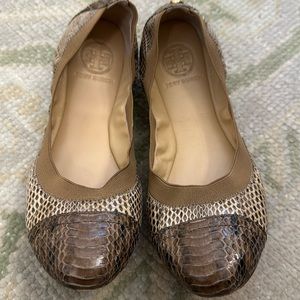 Tory Burch brown and tan snakeskin flats 7.5M